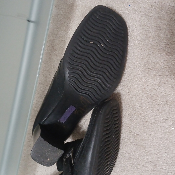 Apostrophe Bina Black Leather Buckle Heels EUC - Picture 6 of 6